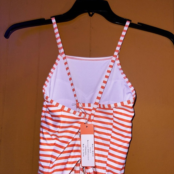 Beautiful one piece Swimsuit from Macolily size Large - Picture 4 of 6